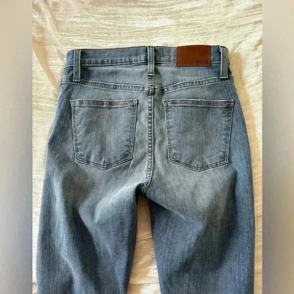 Madewell 9" High-Rise Skinny Jeans in Ontario Wash: Distressed-Hem Edition - Picture 8 of 12